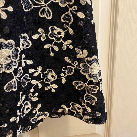 Betsey Johnson Tea-Length Dark Blue Dress with White Embroidered Flowers Size 2 - Picture 5 of 5